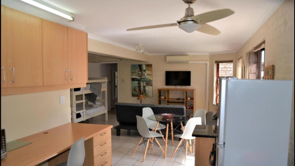 Appartement Harbourview Self Catering à Gordonʼs Bay Extérieur photo